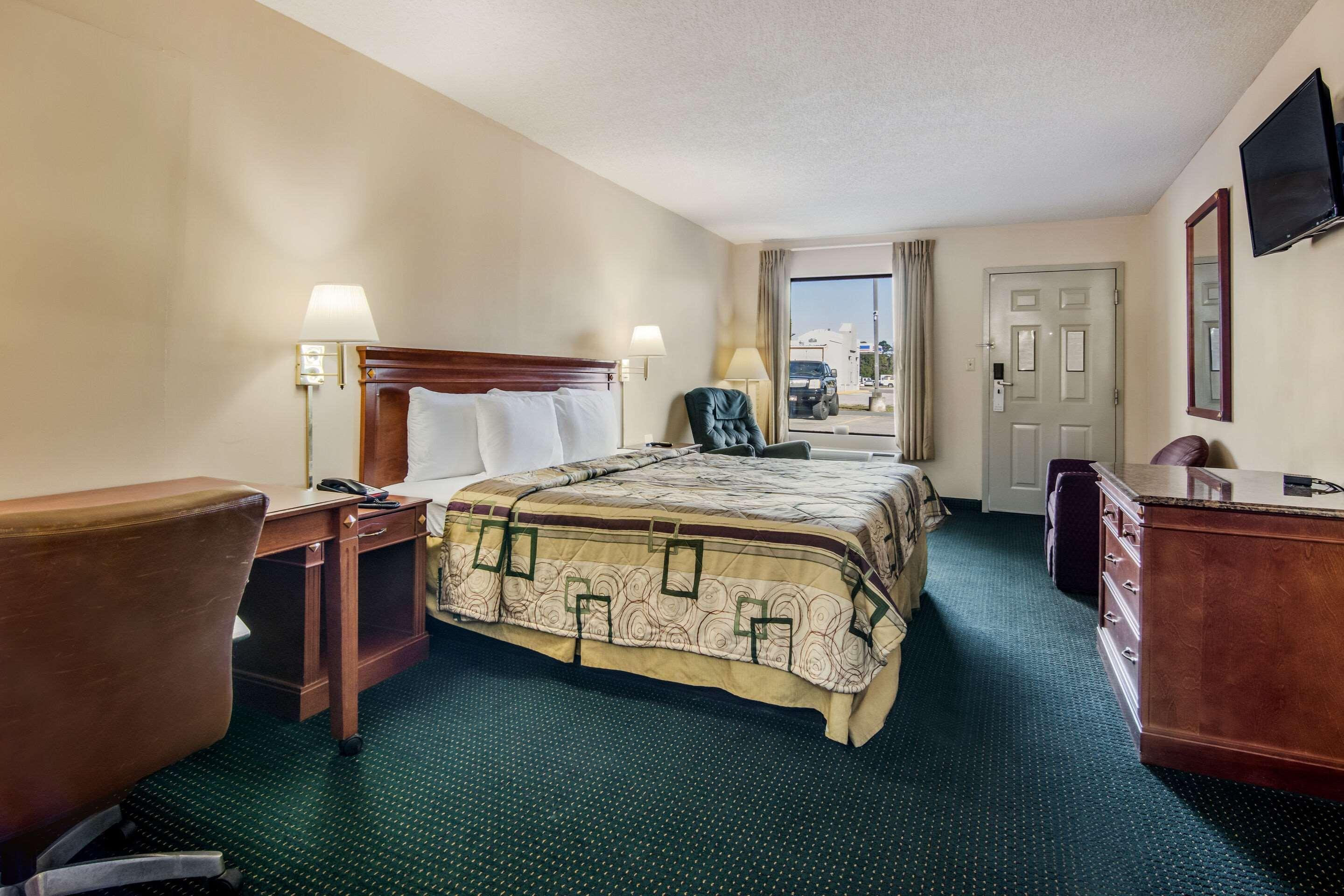 Rodeway Inn & Suites Dublin Exterior photo