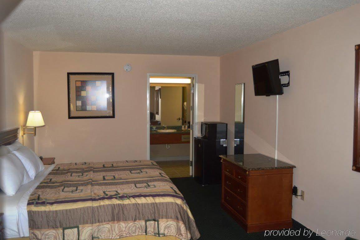 Rodeway Inn & Suites Dublin Exterior photo